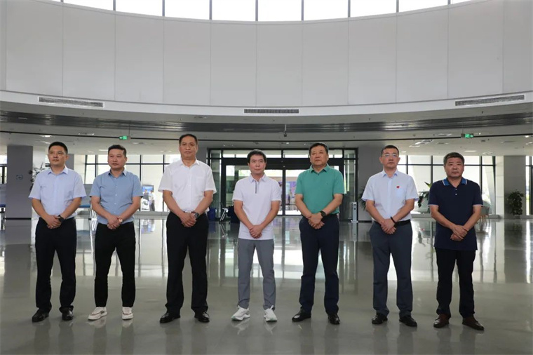 VSPORTS体育官网體育陪同舒華體育來濱考察體育產業(yè)發(fā)展情況